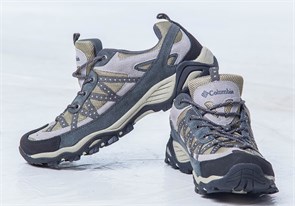 {{productViewItem.photos[photoViewList.activeNavIndex].Alt || productViewItem.photos[photoViewList.activeNavIndex].Description || 'Трекинговые кроссовки &quot;Columbia&quot;'}}